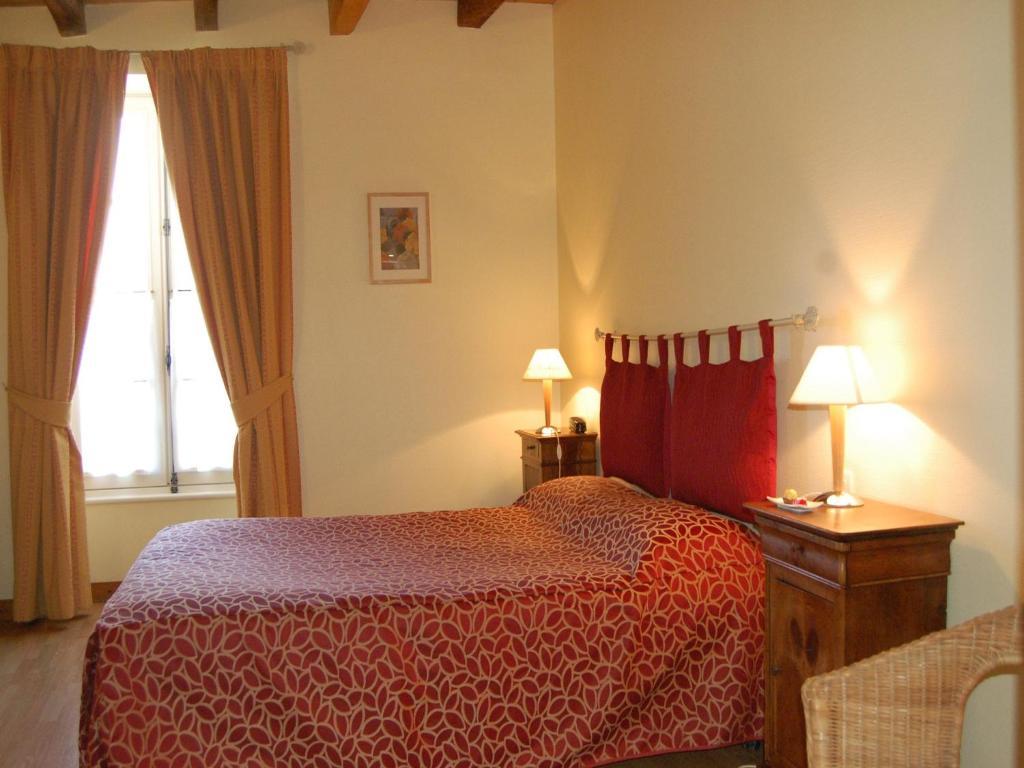 Hotel Du Donjon Aulnay  المظهر الخارجي الصورة