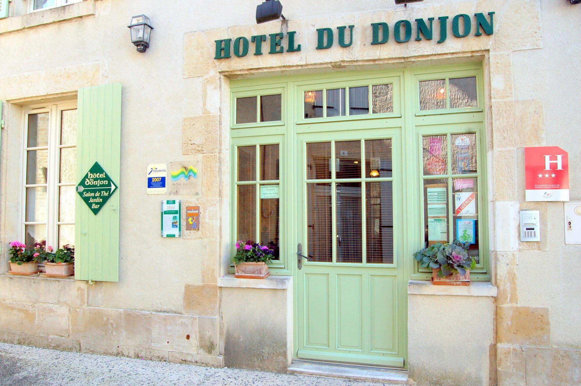 Hotel Du Donjon Aulnay  المظهر الخارجي الصورة